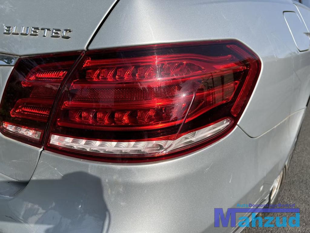Mercedes W212 E KLASSE rechts buiten achterlicht 2013-2016, Auto-onderdelen, Gebruikt, Mercedes-Benz AG, Mercedes-Benz, Mercedesstrasse 120
70372  Stuttgart, DE