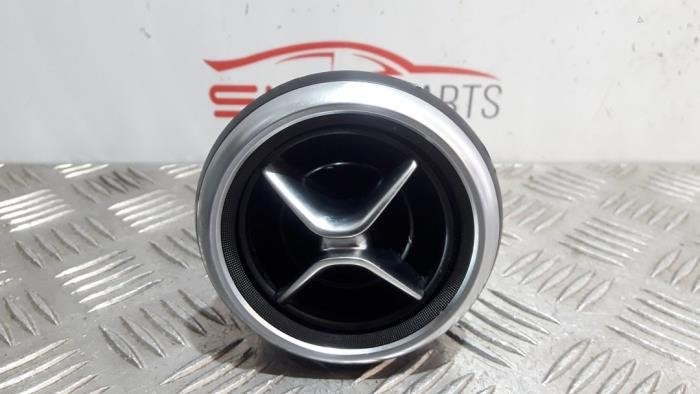 Grille aération tableau de bord d'un Mercedes A-Klasse, 3 mois de garantie, Utilisé, -, -