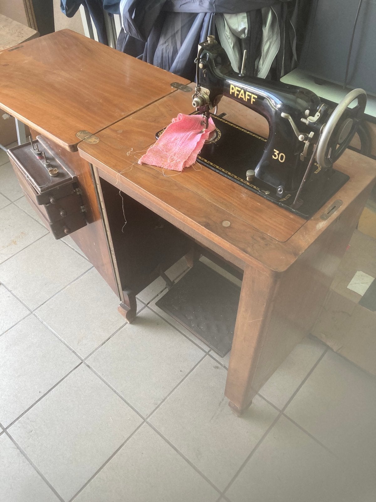 Vintage naaimachine Pfaff, Enlèvement