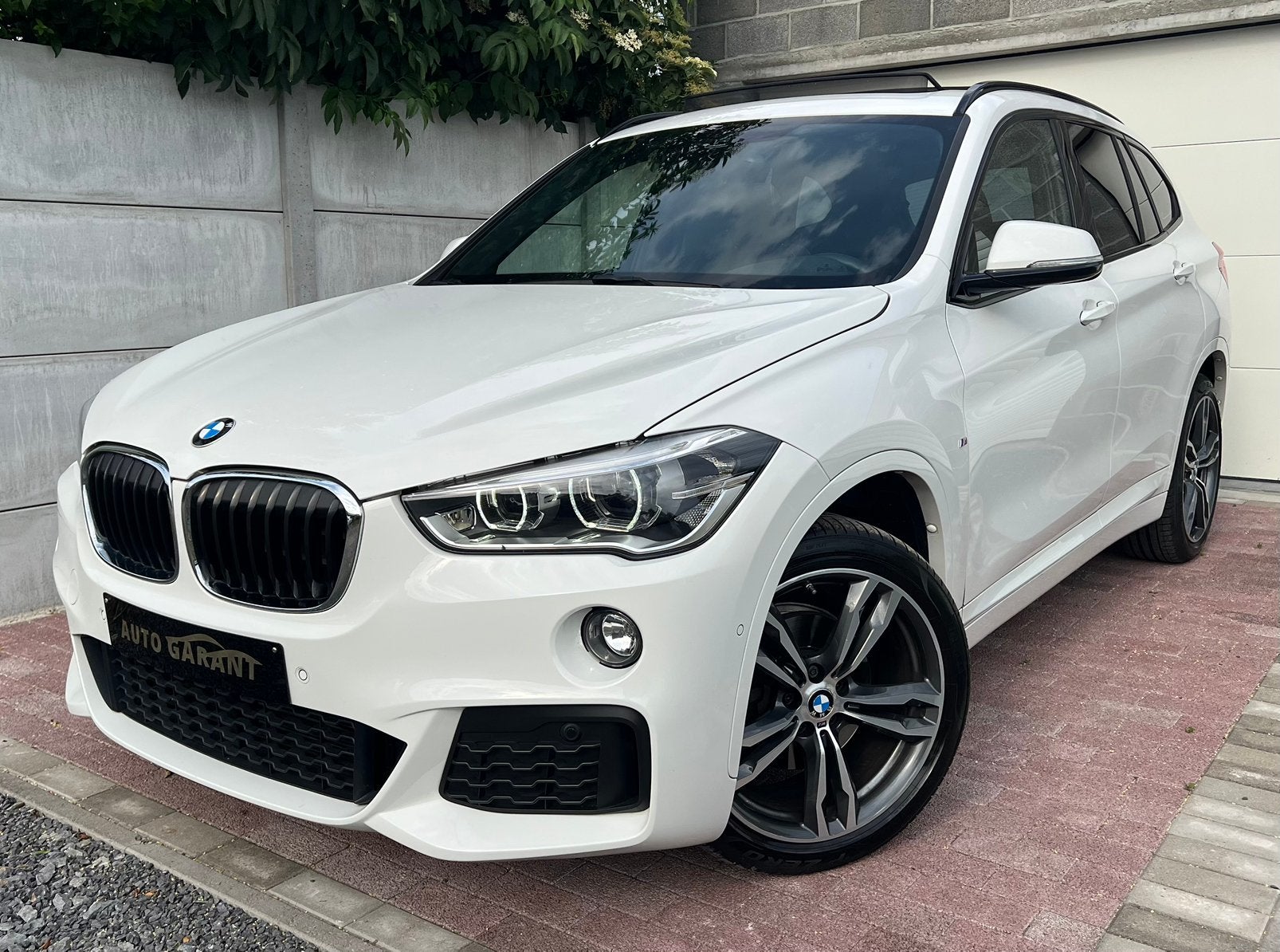 Bmw X1 sDrive18d !!! PACK M !!!, https://public.car-pass.be/vhr/f71b8ed4-5392-48b4-9329-a6a4a659b11c, Achat, Entreprise, Entretenue par le concessionnaire