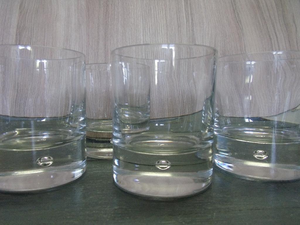 5 verres vintage 1970 avec bulle dans le fond du verre, Enlèvement, Comme neuf, Verres et Verres à shot