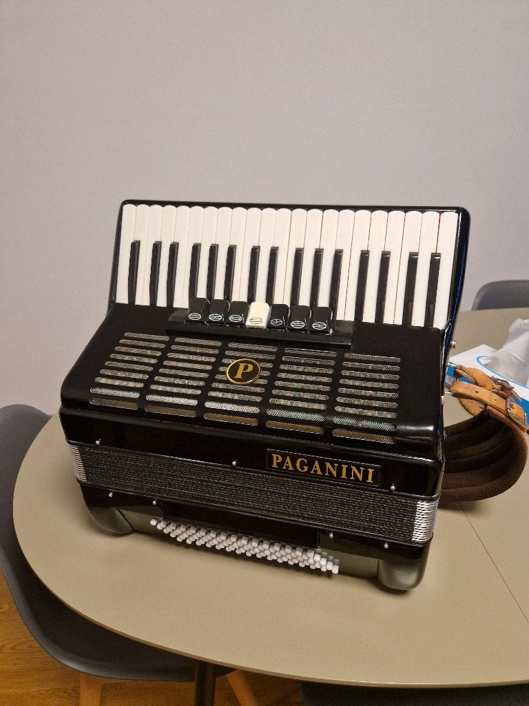 Accordéon Paganini 80 basses a vendre, Musique & Instruments, Enlèvement, Utilisé, Avec bretelles, Accordéon à touches