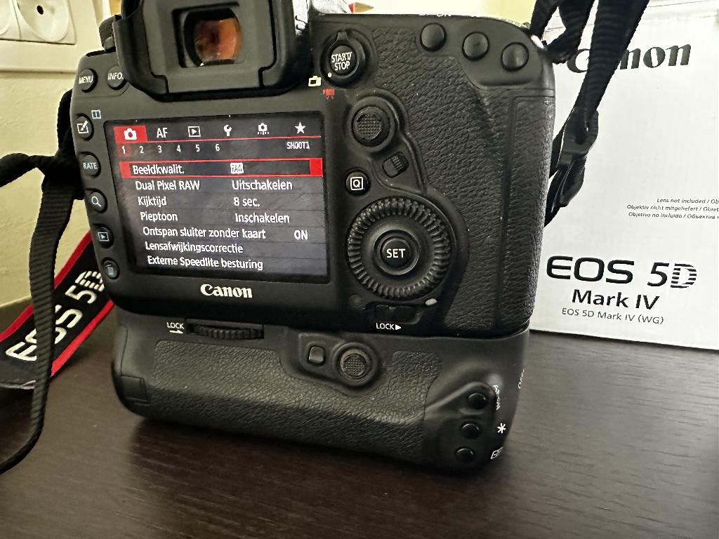 CANON 5D MARK IV+ BATTERY GRIP BG-20, 30 Mégapixel, Canon, Enlèvement, Utilisé
