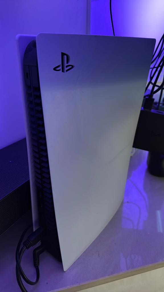 Playstation ps5 met 2 controllers en oplaadstation, Ophalen of Verzenden, Zo goed als nieuw