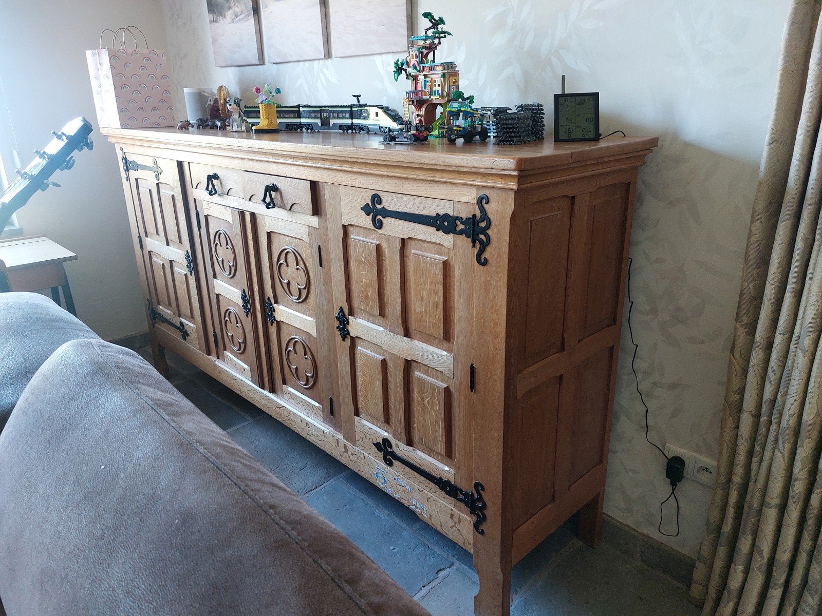 Gratis Eiken dressoirkast L 231,5 x B 53,5 X H 122,5, Huis en Inrichting, Ophalen