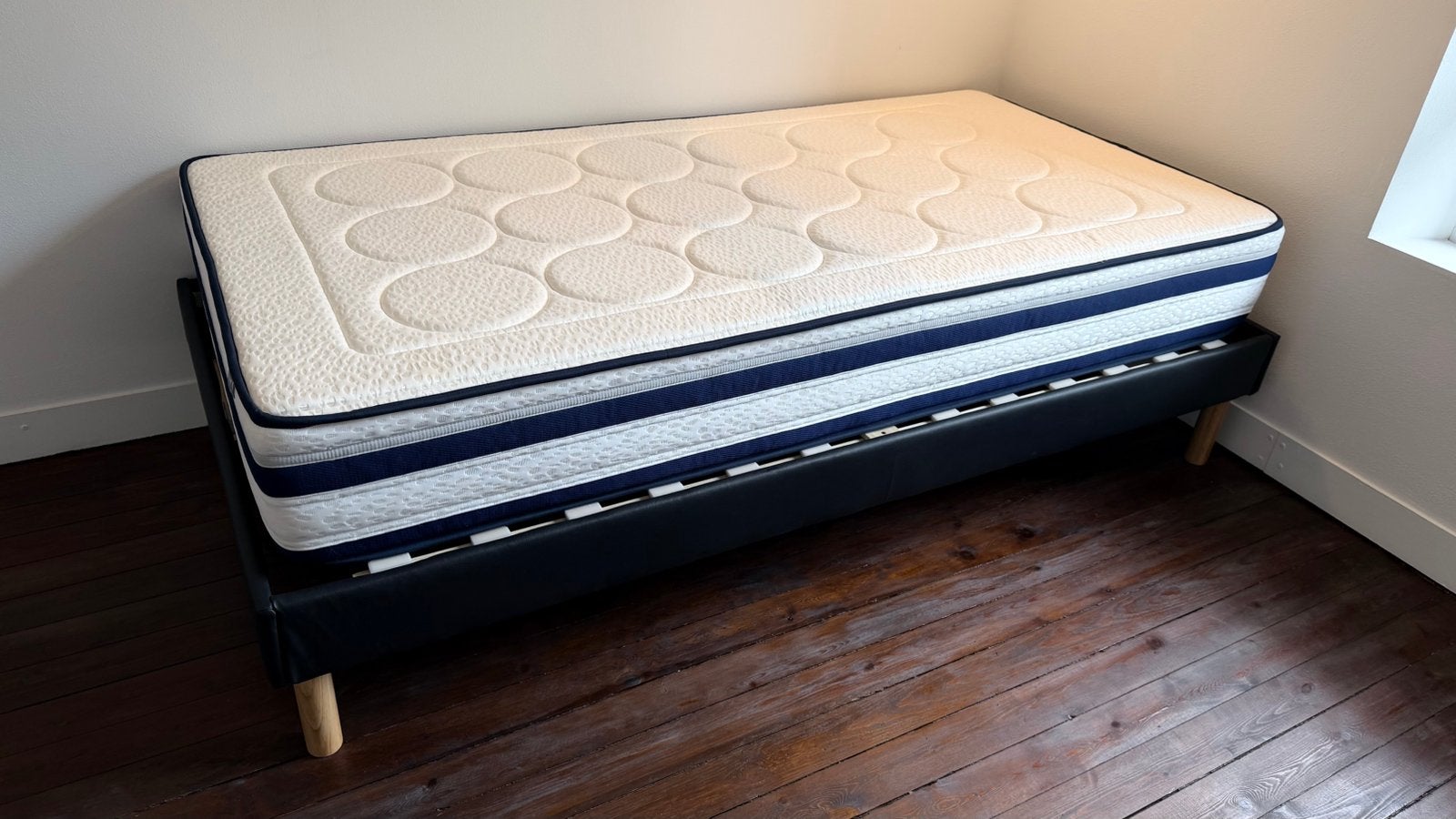 Lit individuel en 100cm par 200cm, Huis en Inrichting, Slaapkamer | Bedden, Ophalen, 100 cm, Eenpersoons, Zo goed als nieuw