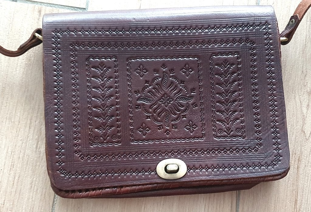 Sac a main en cuir, Enlèvement