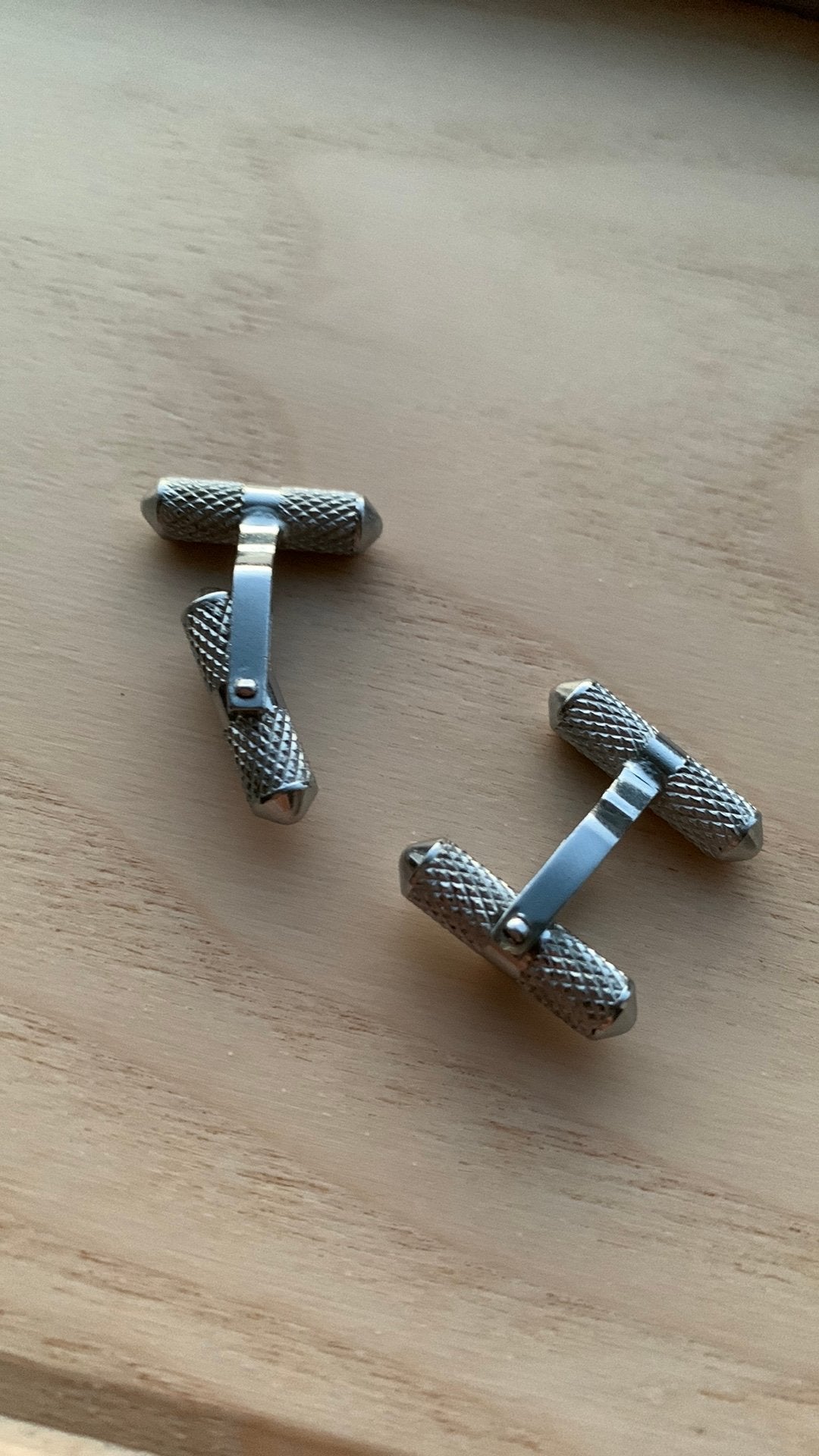 Boutons de manchette design, Enlèvement ou Envoi, Comme neuf, Autres matériaux