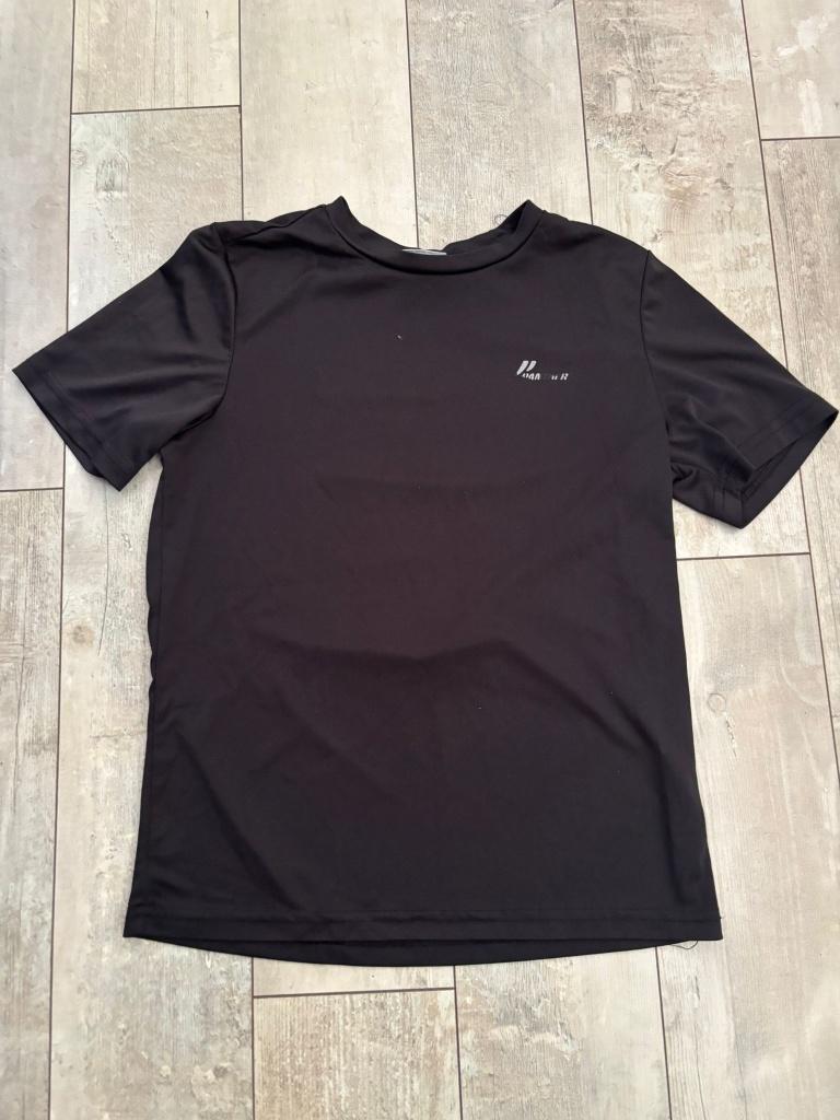 Sportkledij 12 jaar (2 t-shirts, 3 shorts), Ophalen, Gebruikt, Maat 152
