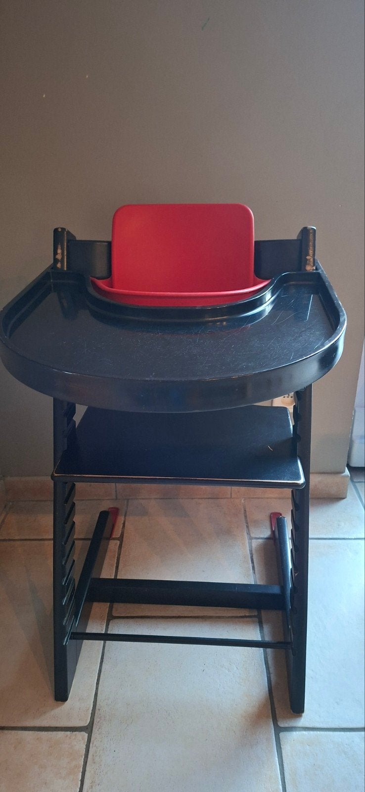 Stokke Tripp Trapp Noire + Baby Set V3 + Tablette PlayTray, Enfants & Bébés, Enlèvement, Utilisé, Chaise évolutive, Plateau amovible