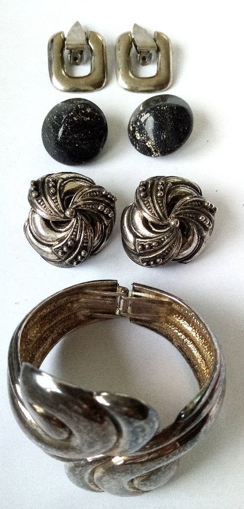 Groot armbandlot +3 paar zilveren oorringetjes, Ophalen, Zo goed als nieuw, Overige kleuren, Overige materialen
