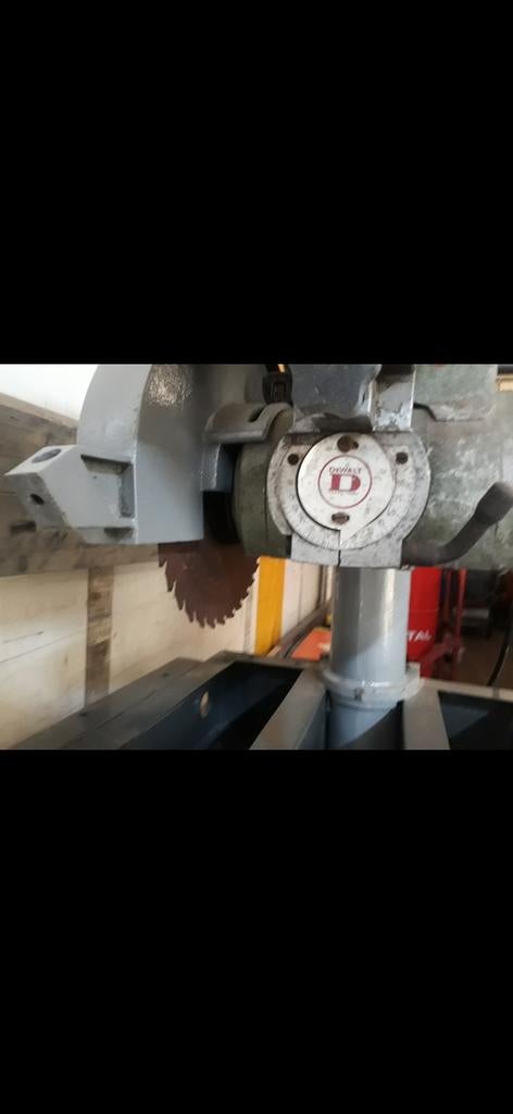 Dewalt zaagmachine, Ophalen