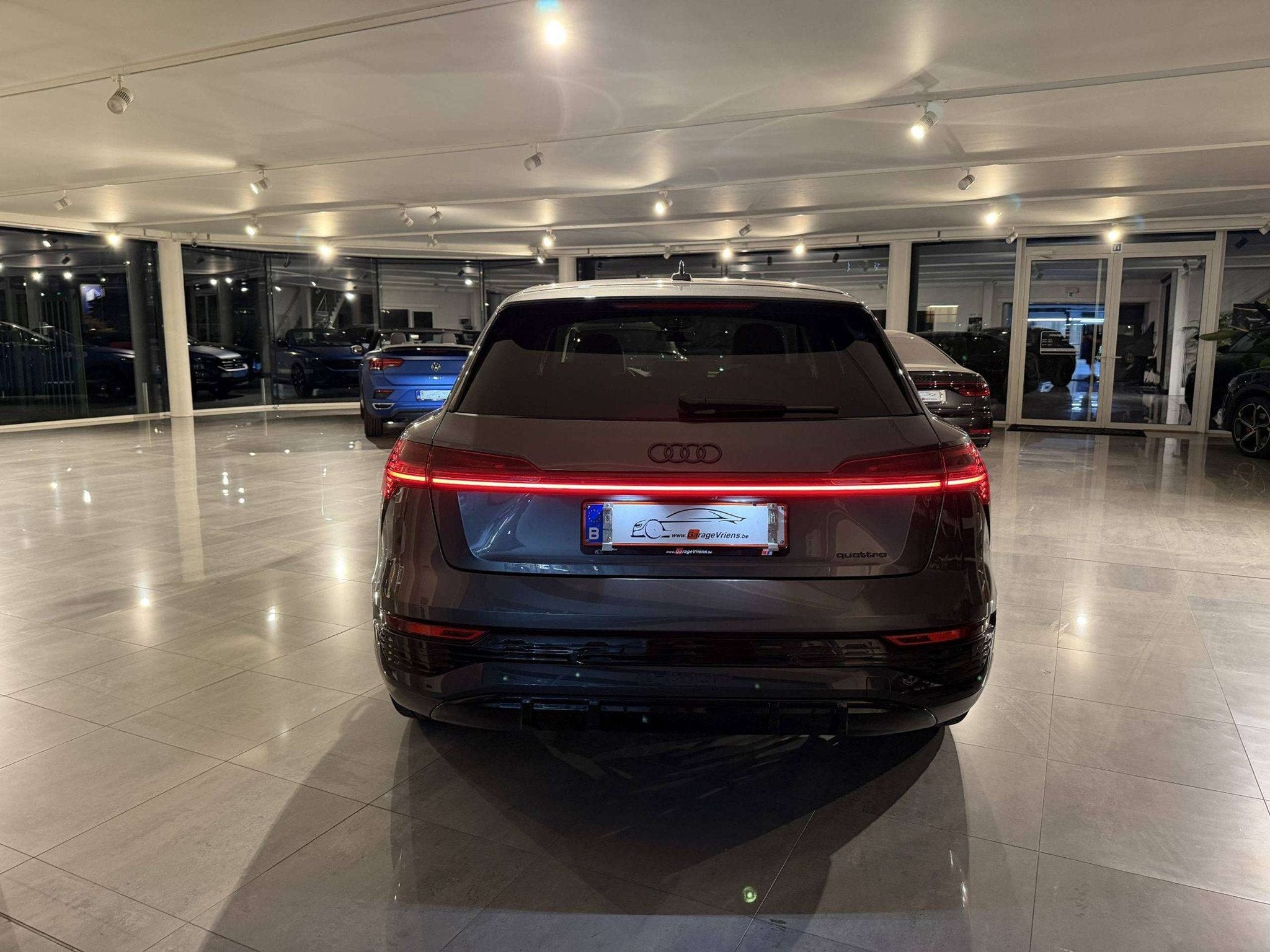 Audi Q8 e-tron 340PK QUATTRO S-LINE * FULL BLACK PACK * CAR, Auto's, Automaat, Lichtsensor, Q8 e-tron, Leder