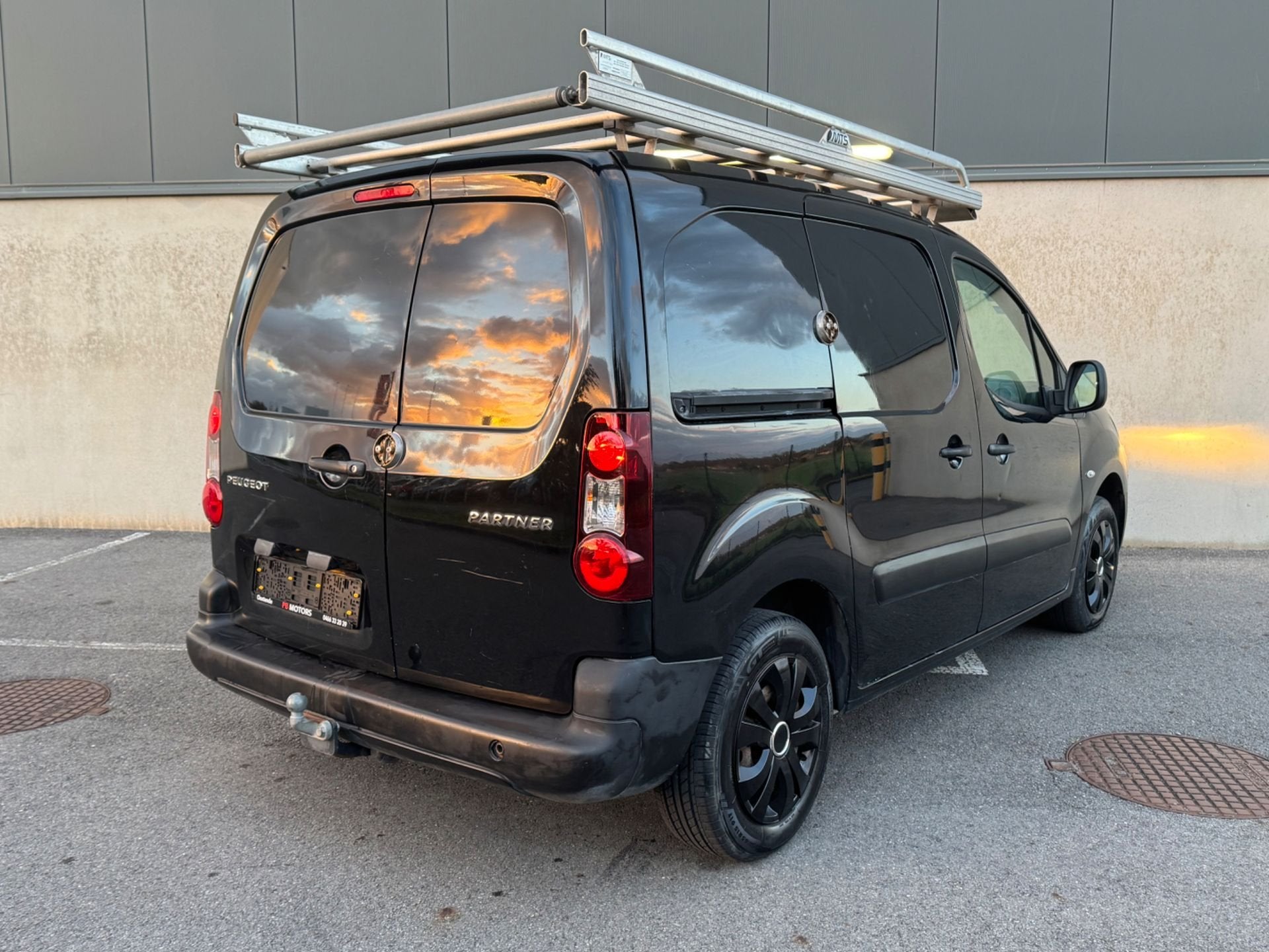 PEUGEOT PARTNER 1.6 HDI – 2014 - diesel - BTW WAGEN - 128d, Voorwielaandrijving, Gebruikt, Zwart, Bedrijf