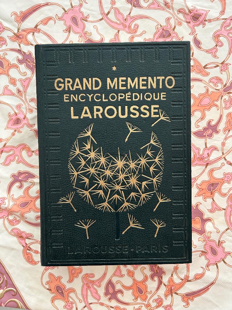 Groot aandenken aan vintage encyclopedie van Larousse, Gelezen, Larousse, Ophalen of Verzenden, Algemeen