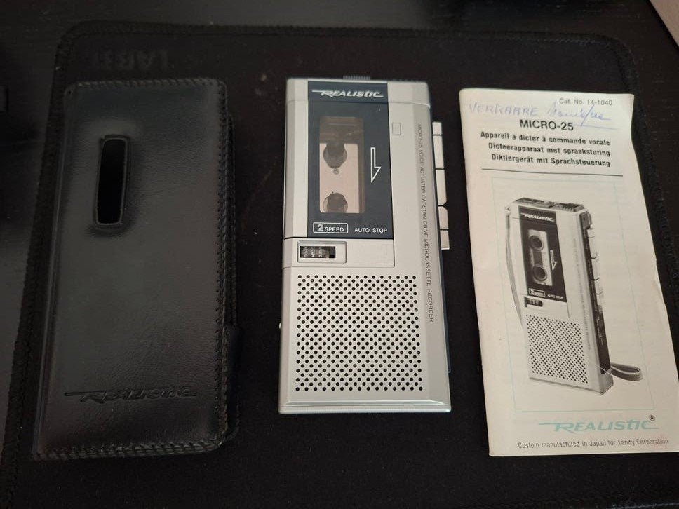 REALISTISCHE dictafoon 14-1040 micro 25 Japan, Audio, Tv en Foto, Bandrecorder, Ophalen of Verzenden