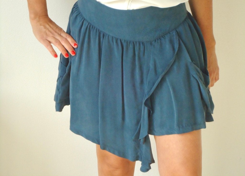 Jupe assymétrique satinée, Enlèvement ou Envoi, Neuf, Taille 36 (S)