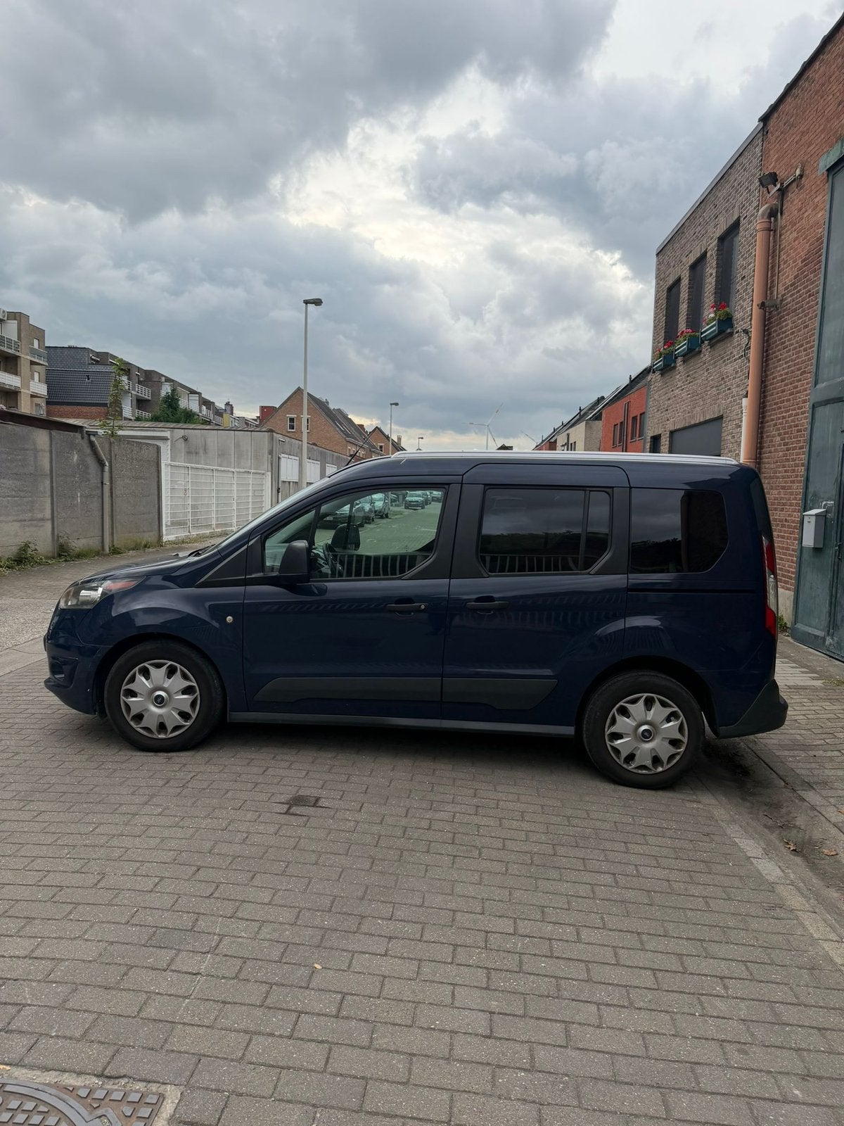 Ford tourneo connect (2017) te koop!, Auto's, Voorwielaandrijving, Electronic Stability Program (ESP), Blauw, Bedrijf