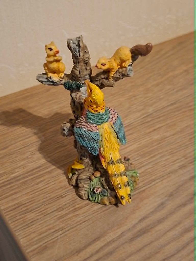 Vintage decoratief beeldje : Vogel met 2 eekhoorns, Collections, Statues & Figurines, Comme neuf, Animal, Enlèvement ou Envoi