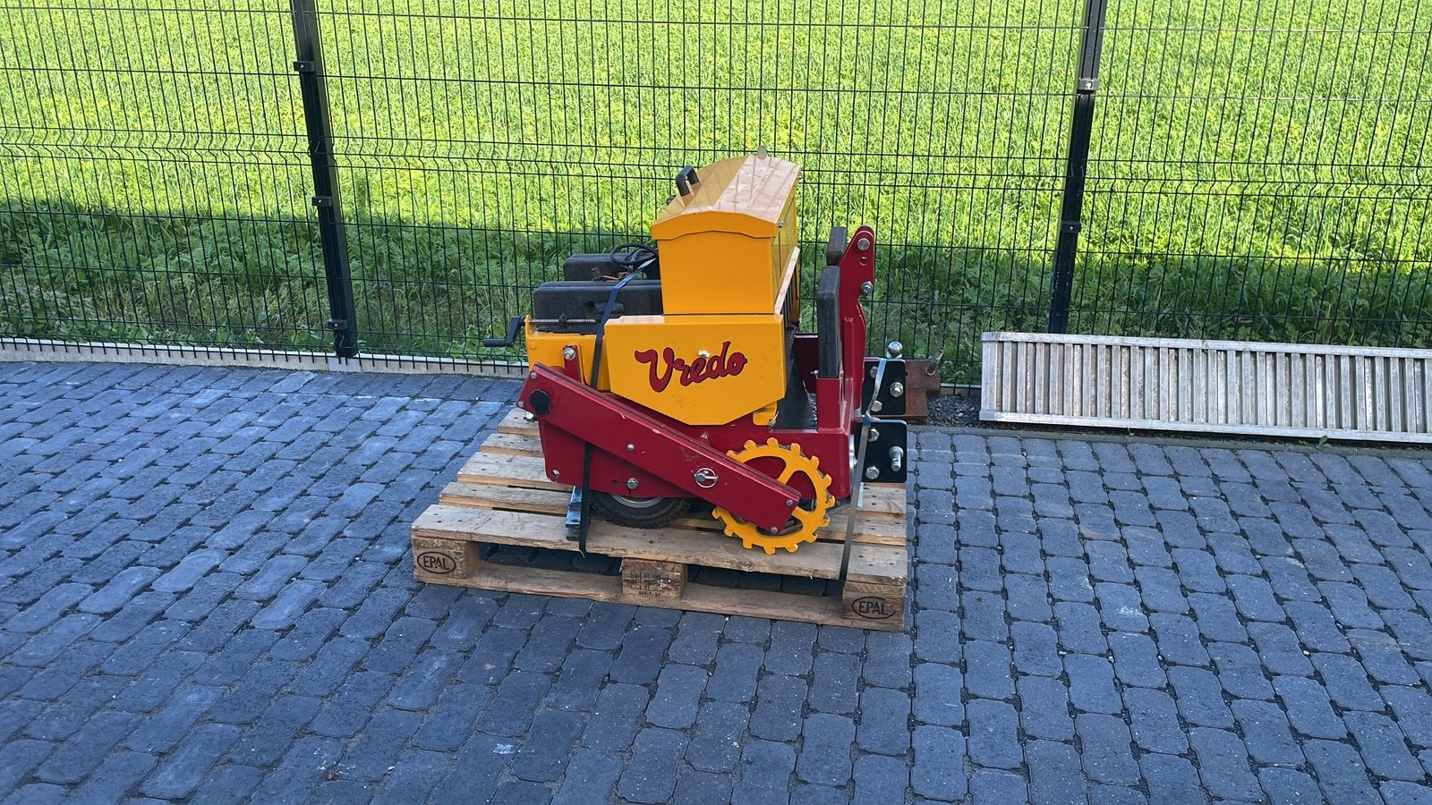 Doorzaaimachine Vredo Turf Fix 65 - In Nieuwe staat, Ophalen, Zo goed als nieuw, 50 cm of meer