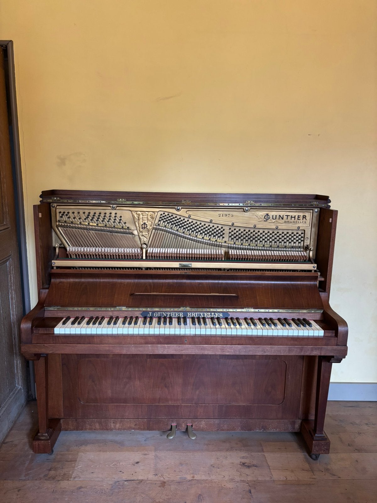 Piano door J. Gunther (Bruxelles), Muziek en Instrumenten, Ophalen, Zo goed als nieuw, Bruin, Piano