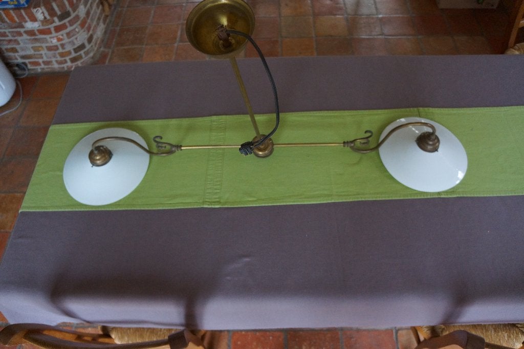 prachtige antieke koperen lamp met 2 opaline lampekappen, Ophalen