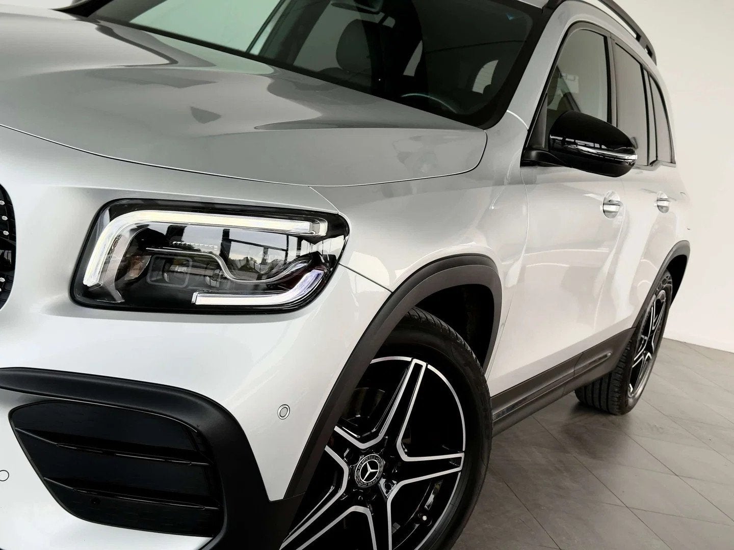 Mercedes-Benz GLB 180 d PACK AMG-1ERPRO-COCKPIT-CARPLAY-CAME, Argent ou Gris, Achat, Euro 6, Entreprise