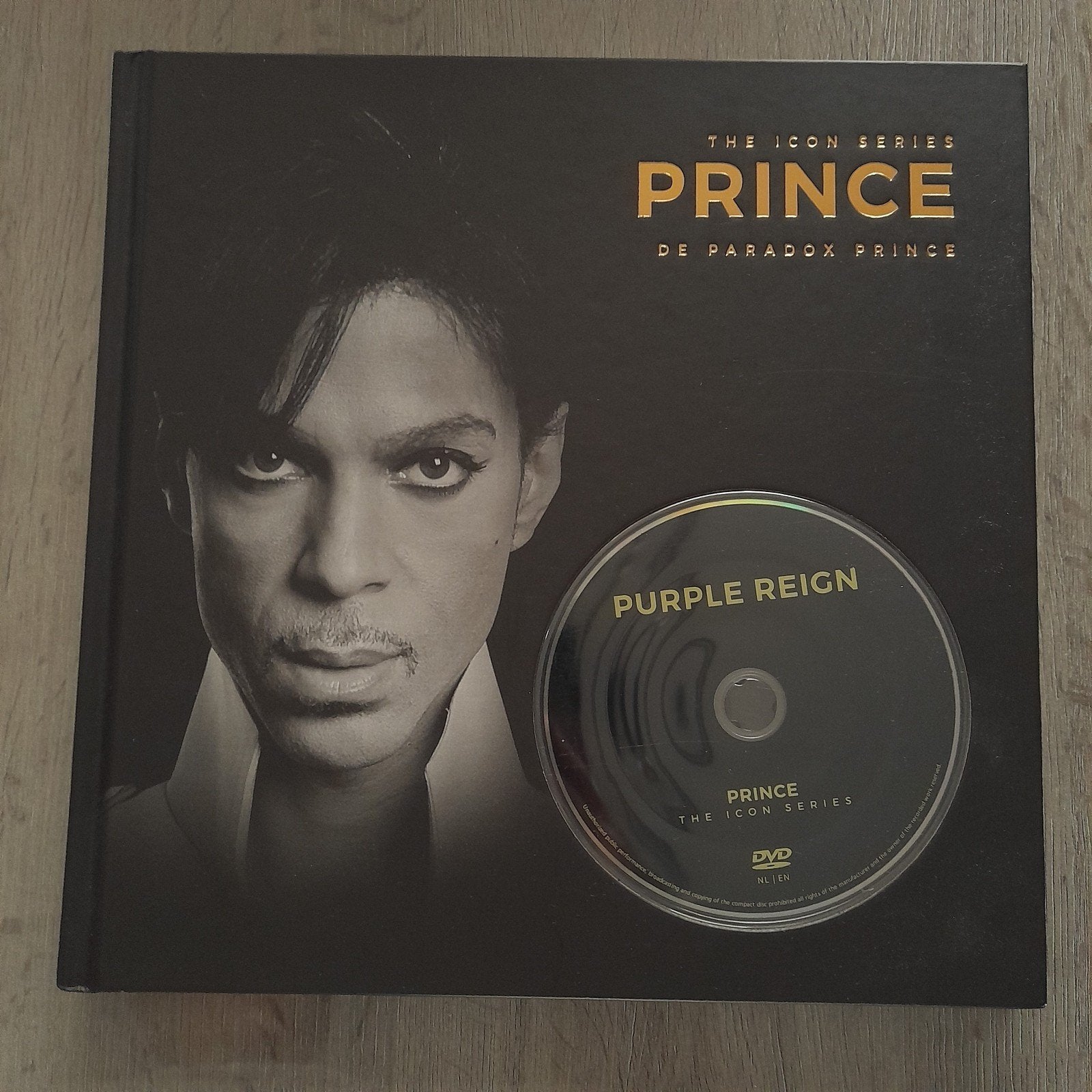 BOEK VAN PRINCE MET CD, Ophalen of Verzenden, Zo goed als nieuw, Overige genres, Bonusmateriaal