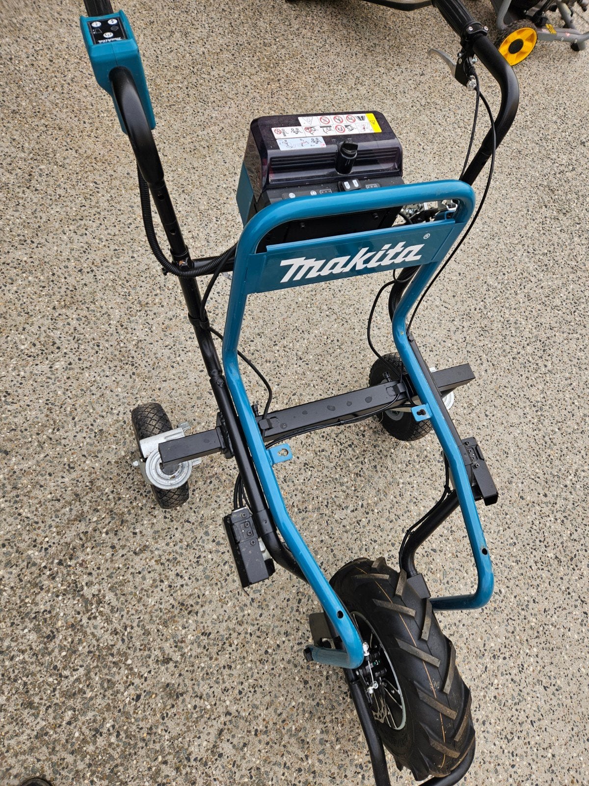 te koop, Tuin en Terras, Ophalen, Zo goed als nieuw, Elektrisch, Makita