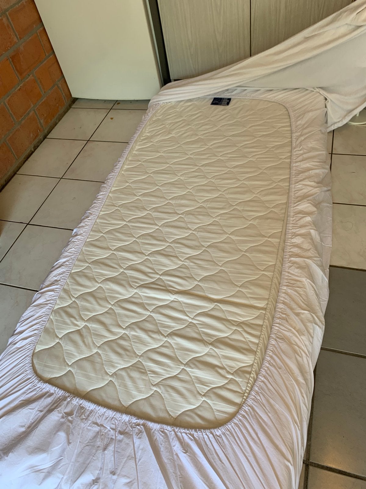 Matelas et sommier 1 pers, Maison & Meubles, Chambre à coucher | Matelas & Sommiers, Enlèvement, Comme neuf, Sommier