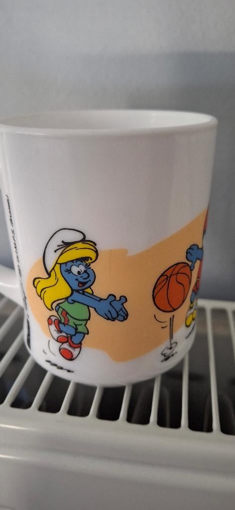 Mug vintage Schtroumpf sur le thème du sport : basket-ball, Enlèvement ou Envoi, Comme neuf, Différents Schtroumpfs, Ustensile