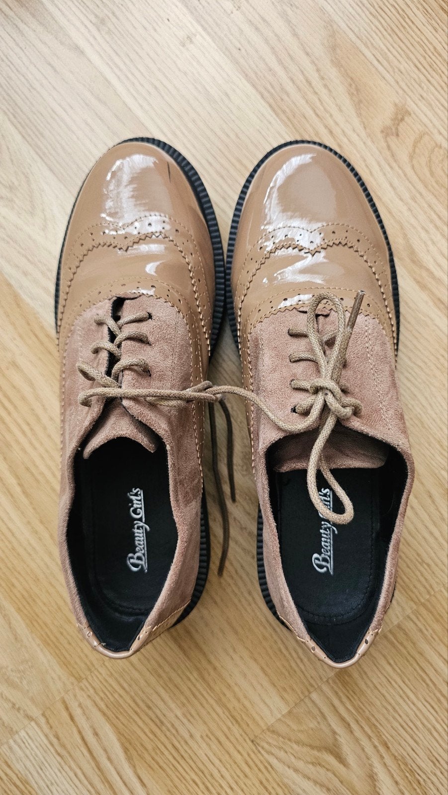 Chaussures à lacets brogue beiges pour femmes taille 40, Vêtements | Femmes, Enlèvement ou Envoi, Beige