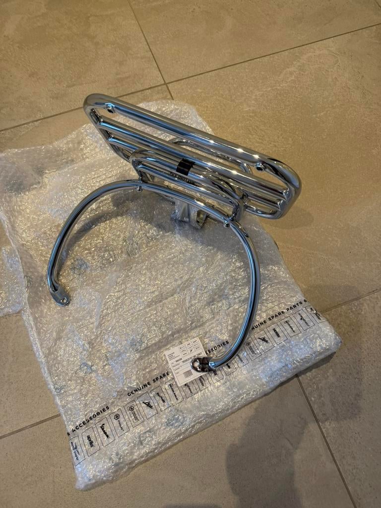 Vespa GTS achterklapdrager voor grote topkoffer chroom, Ophalen, Nieuw