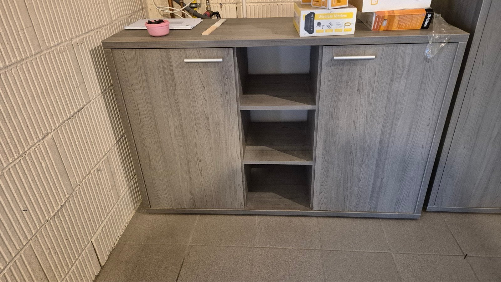 Kommode taupe GRATIS, Ophalen, Met deur(en), Zo goed als nieuw, Modern