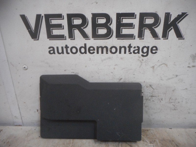 ZEKERINGKAST klep BMW 3 serie (E36 / 4) (61.131387613), Gebruikt, BMW, Petuelring 130
80809  München, DE, Bayerische Motoren Werke AG