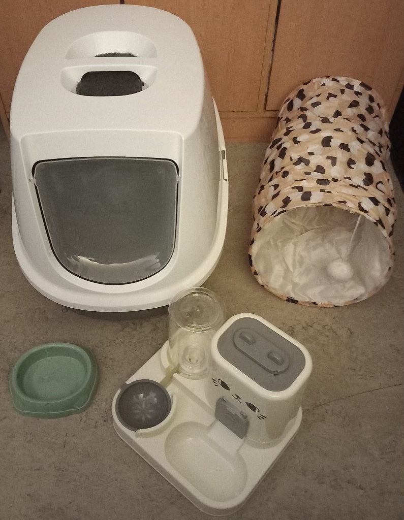 Lot accessoires pour chat (Litière, Distributeur 2-en 1 etc., Enlèvement, Neuf
