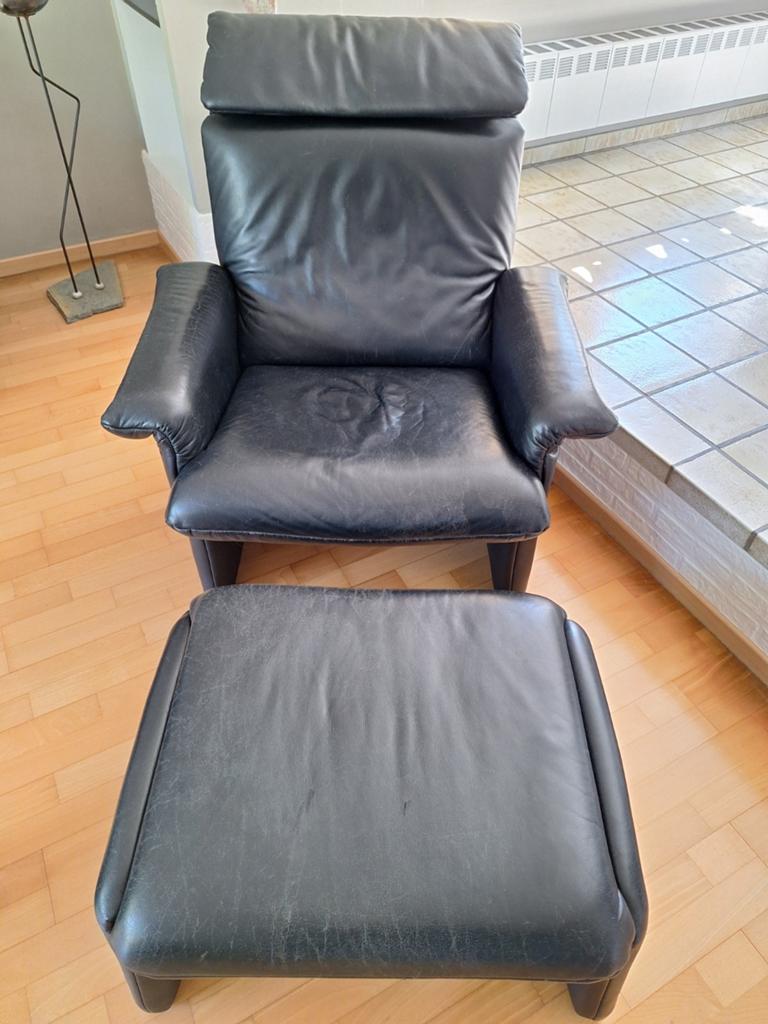 Zwarte lederen 1-zit met poef, Huis en Inrichting, Fauteuils, Ophalen