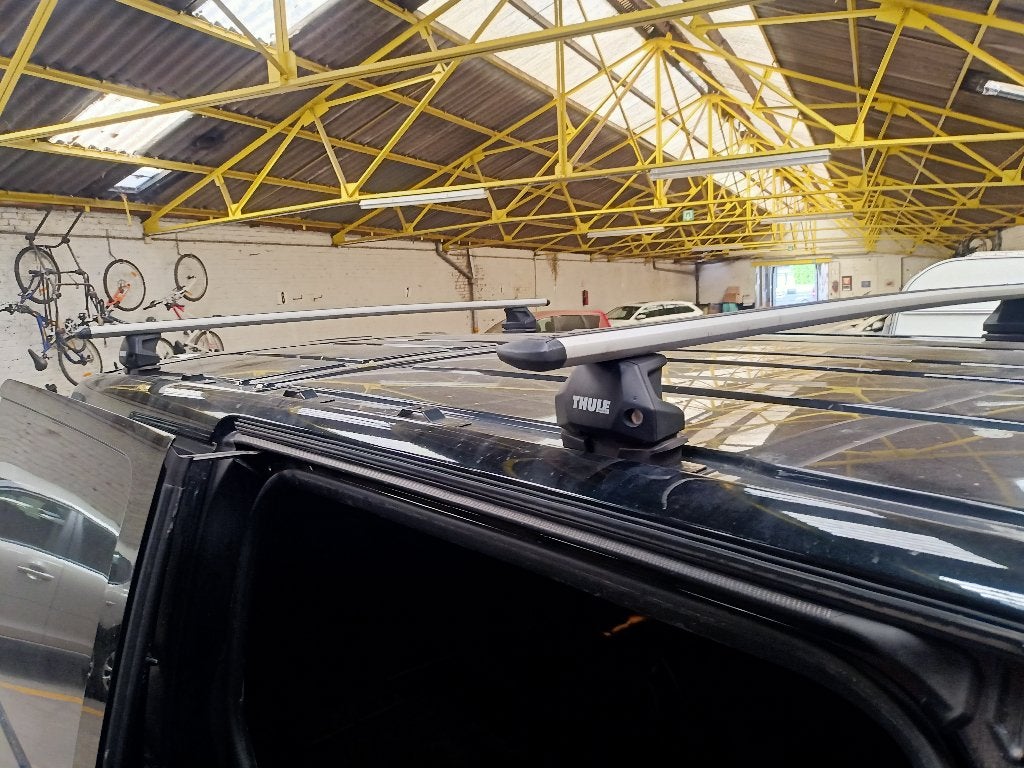 Barres de toit THULE et kit de fixation 710700, Enlèvement, Utilisé