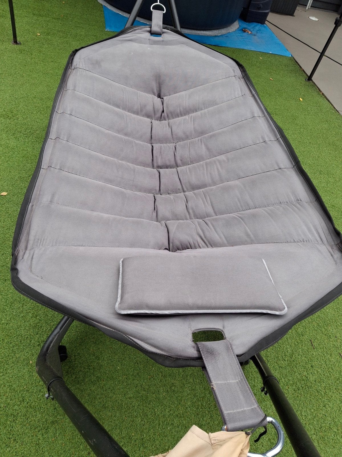 Fatboy, luxe hangmat met Standaard & Kussen – Grijs / Beige, Jardin & Terrasse, Hamacs, Une personne, Avec support, Enlèvement