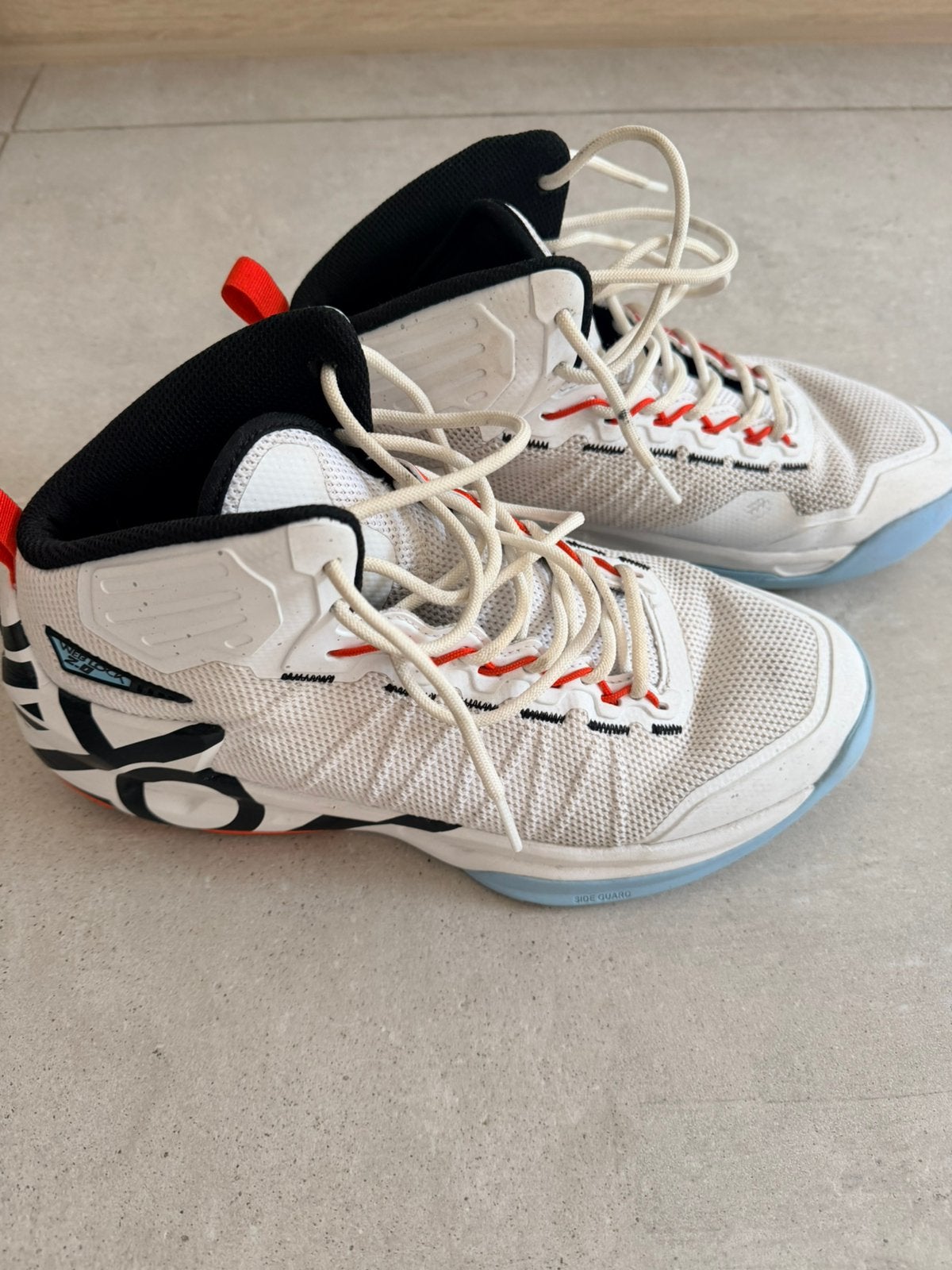 Chaussures basket, Sports & Fitness, Enlèvement, Comme neuf, Chaussures