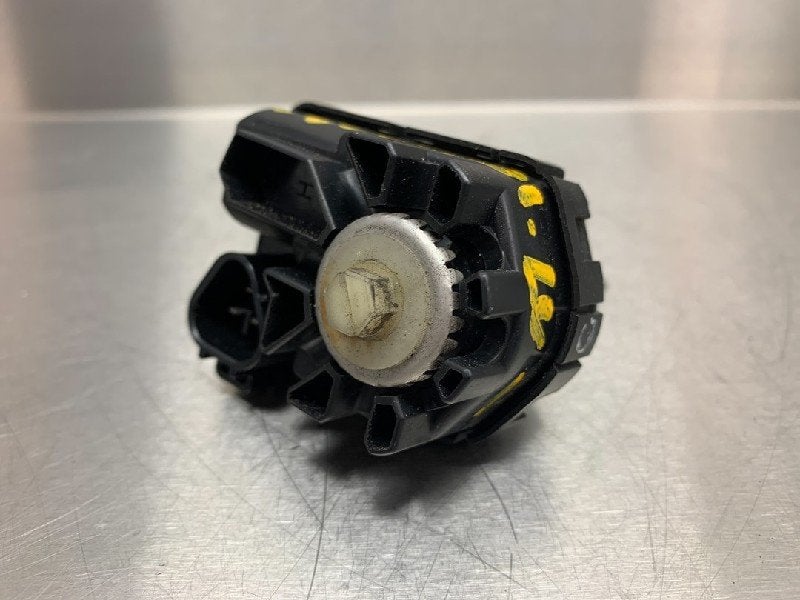 PHARE MOTEUR Toyota Yaris III (P13) (01-2010/09-2020), Autos : Pièces & Accessoires, Autres pièces automobiles, Toyota, Utilisé