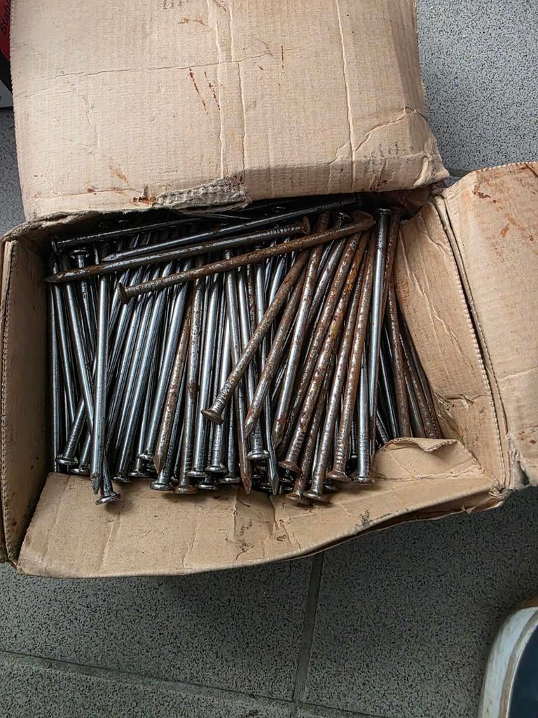 Nagels, Doe-het-zelf en Bouw, Ophalen