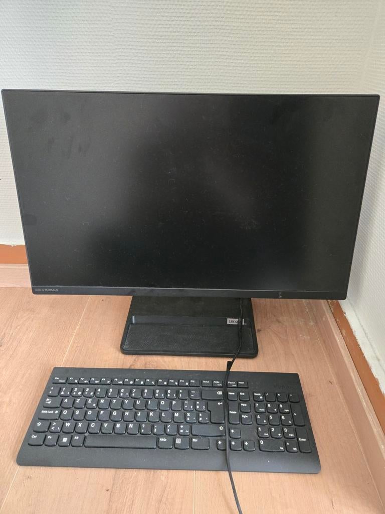 PC Tout-en-un Lenovo 24" Puissant - Ryzen 7 & 16Go RAM, HDMI, Full HD, Comme neuf, 60 Hz ou moins