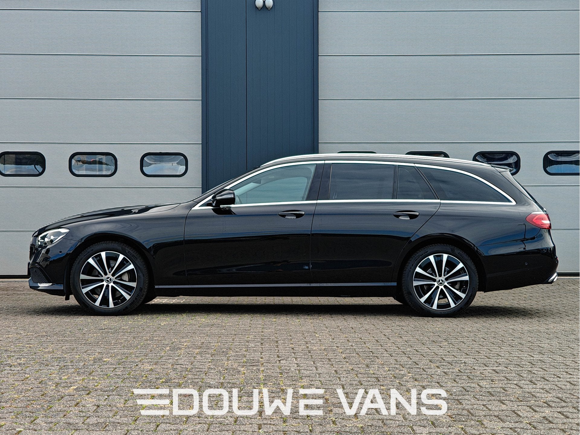 Mercedes-Benz E-Klasse 300e LED Carplay Camera Navigatie Sto, Auto's, Automaat, Dealer onderhouden, Stof, Gebruikt