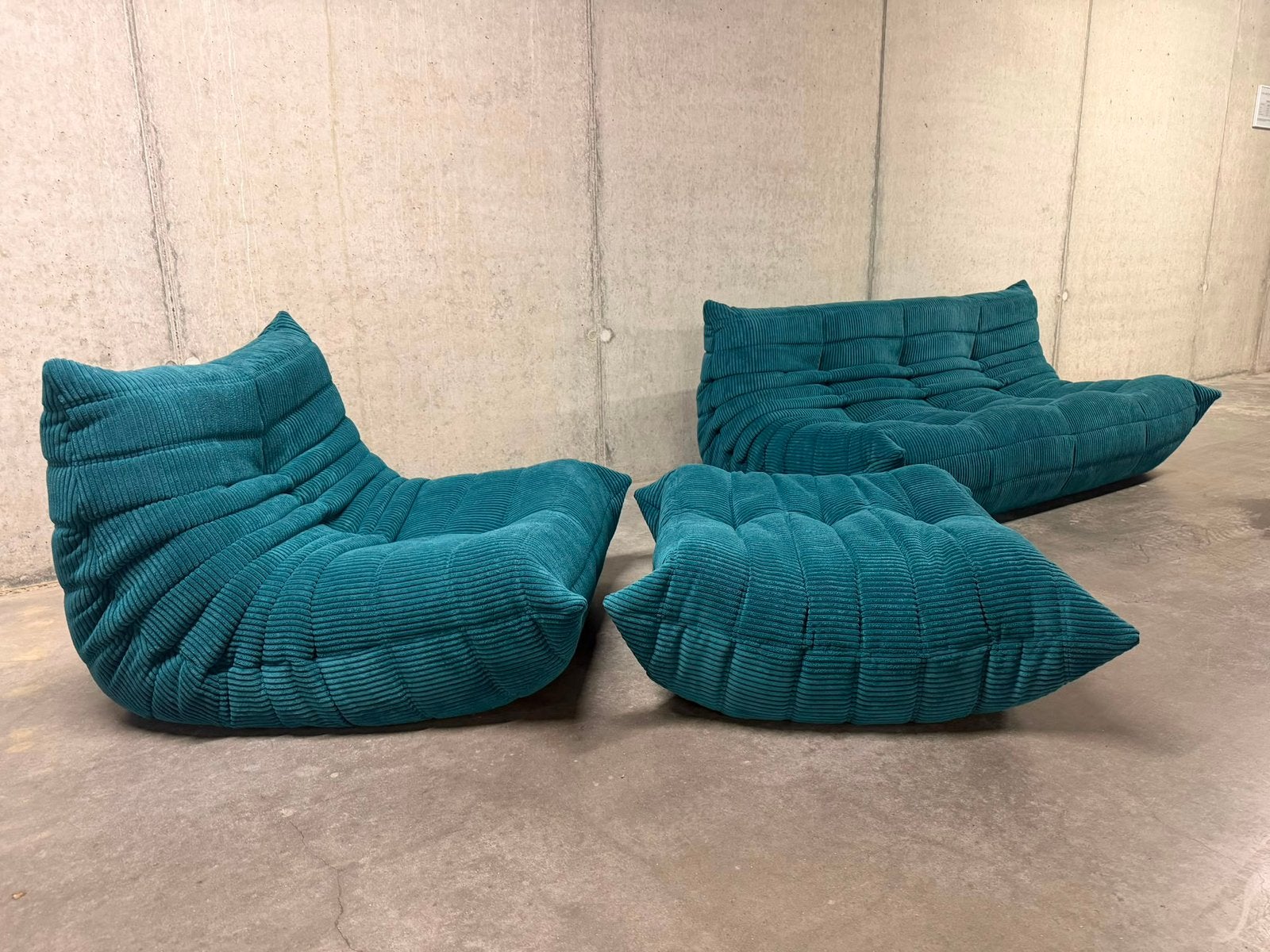 Togo 3zit, 1zit en ottoman Teal (Petrol blue) ribfluweel, Huis en Inrichting, Ophalen of Verzenden, Stof, Togo ligne roset