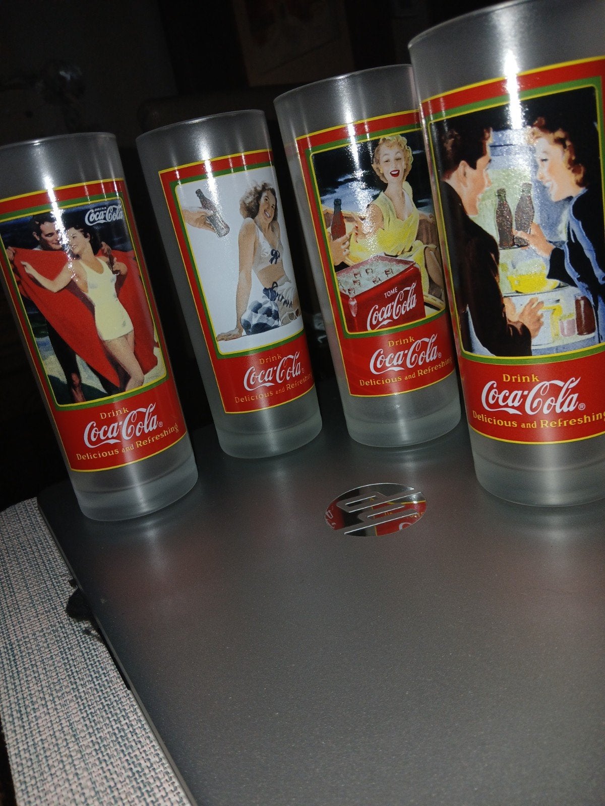 4 Verschillende vintage coca- cola glazen limited edition., Ophalen