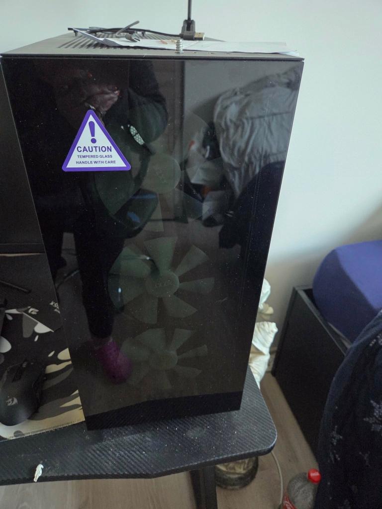 Gaming pc, Ophalen, 32 GB, Met monitor, Zo goed als nieuw