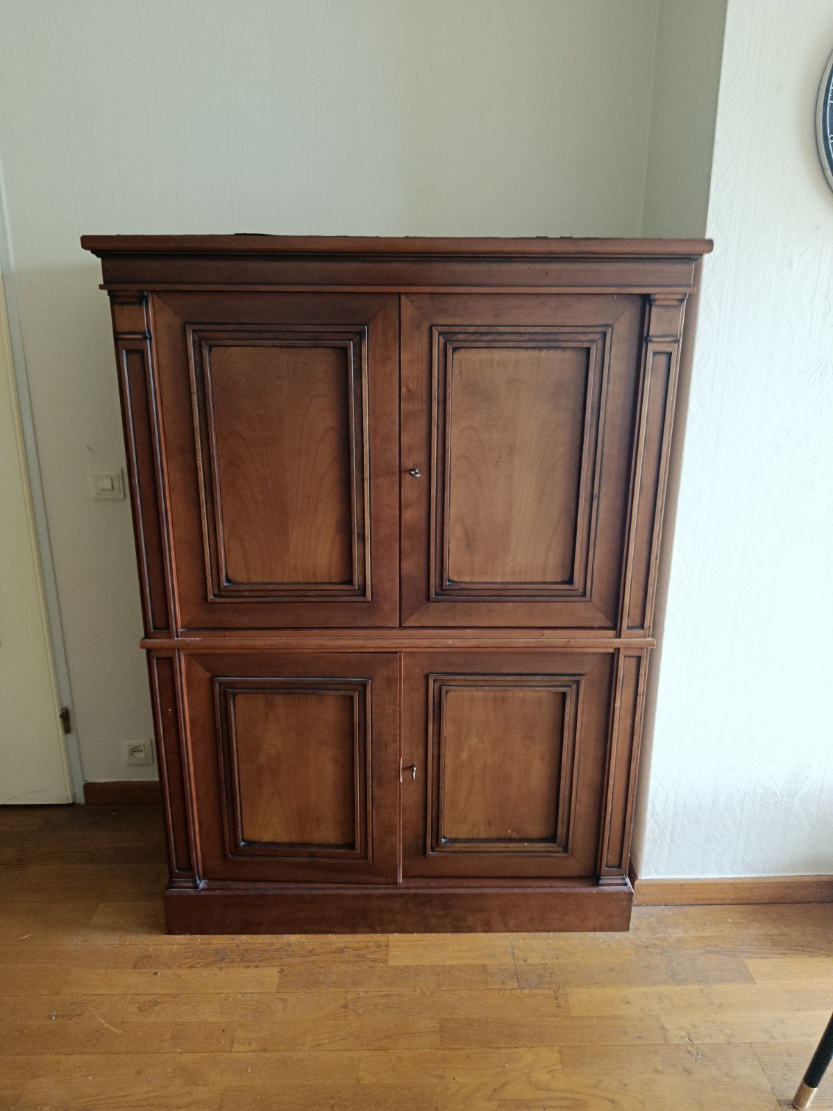 klassieke houten buffetkast of linnenkast, Antiek en Kunst, Ophalen