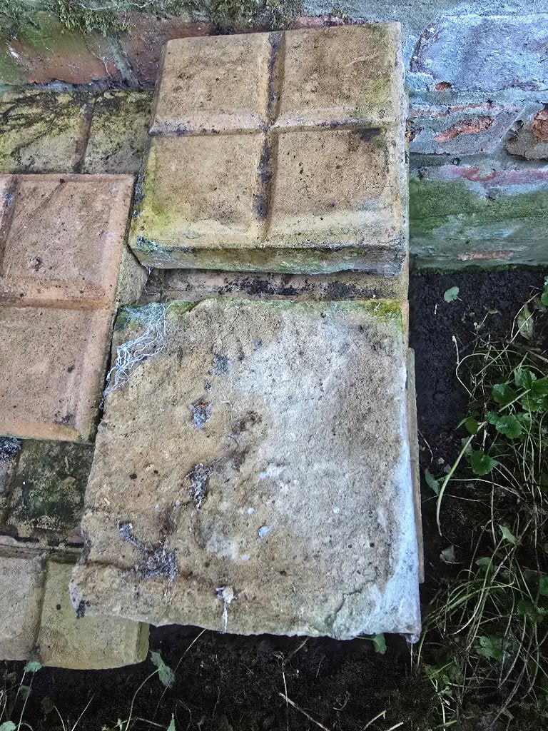 betonpaal - oude tegeltjes - stenen, Doe-het-zelf en Bouw, Ophalen