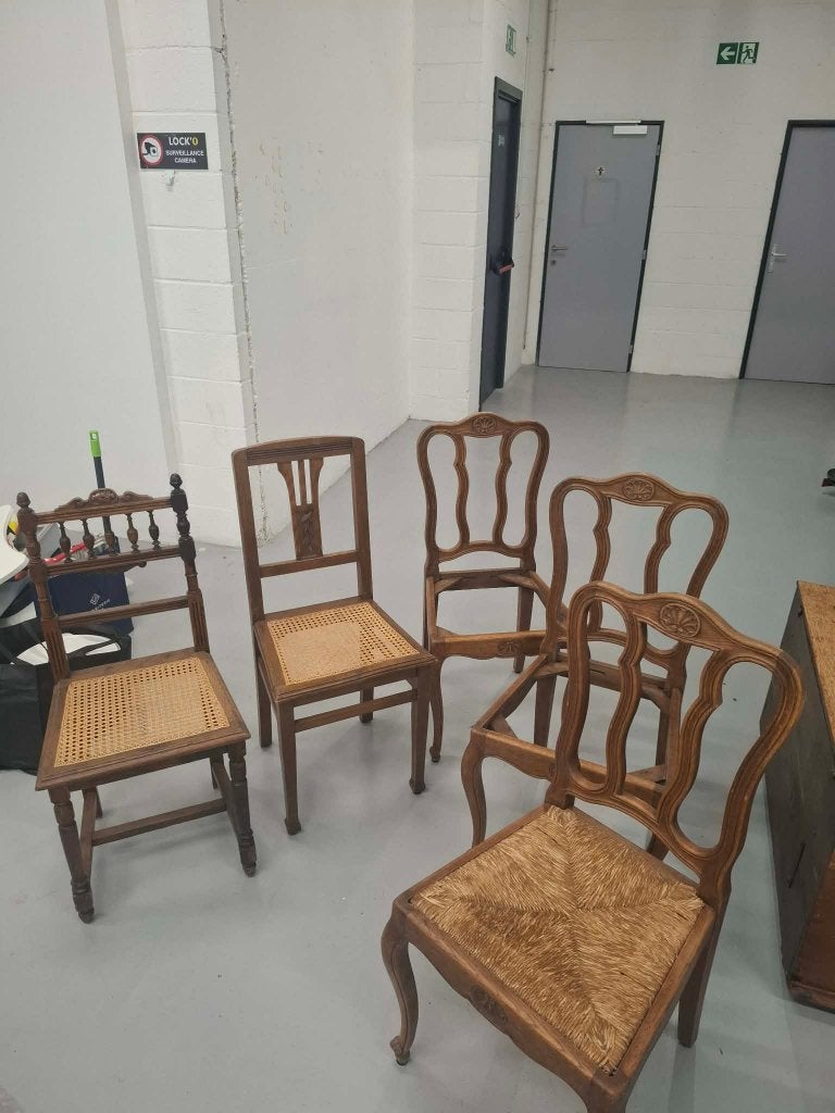 Table de salle à manger en chêne massif + 5 chaises, Enlèvement, Utilisé, 4 à 6 chaises